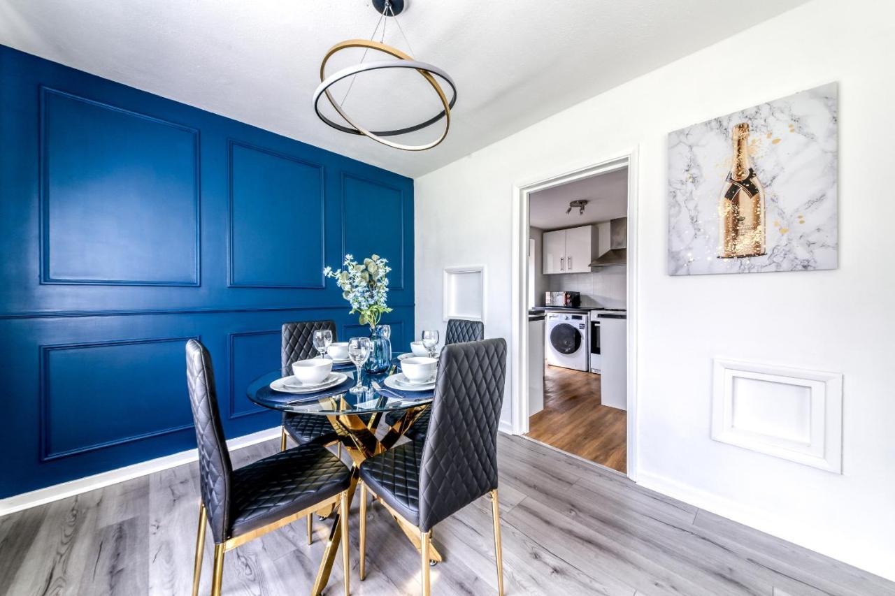 Contemporary 4 Bedroom Detached House With Parking And City Links クロイドン エクステリア 写真