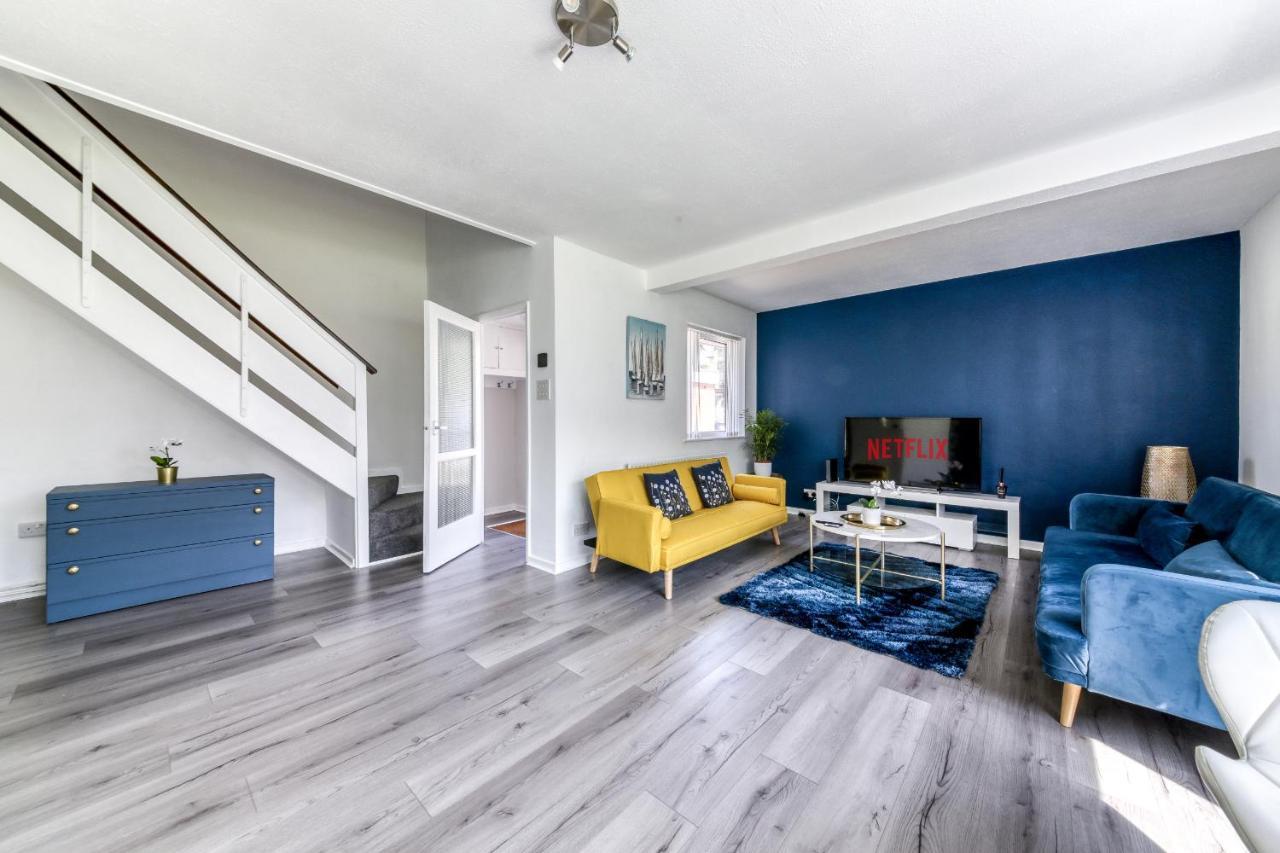 Contemporary 4 Bedroom Detached House With Parking And City Links クロイドン エクステリア 写真
