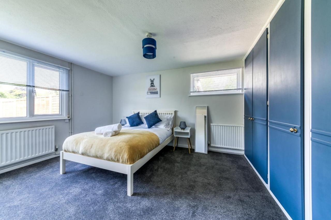 Contemporary 4 Bedroom Detached House With Parking And City Links クロイドン エクステリア 写真