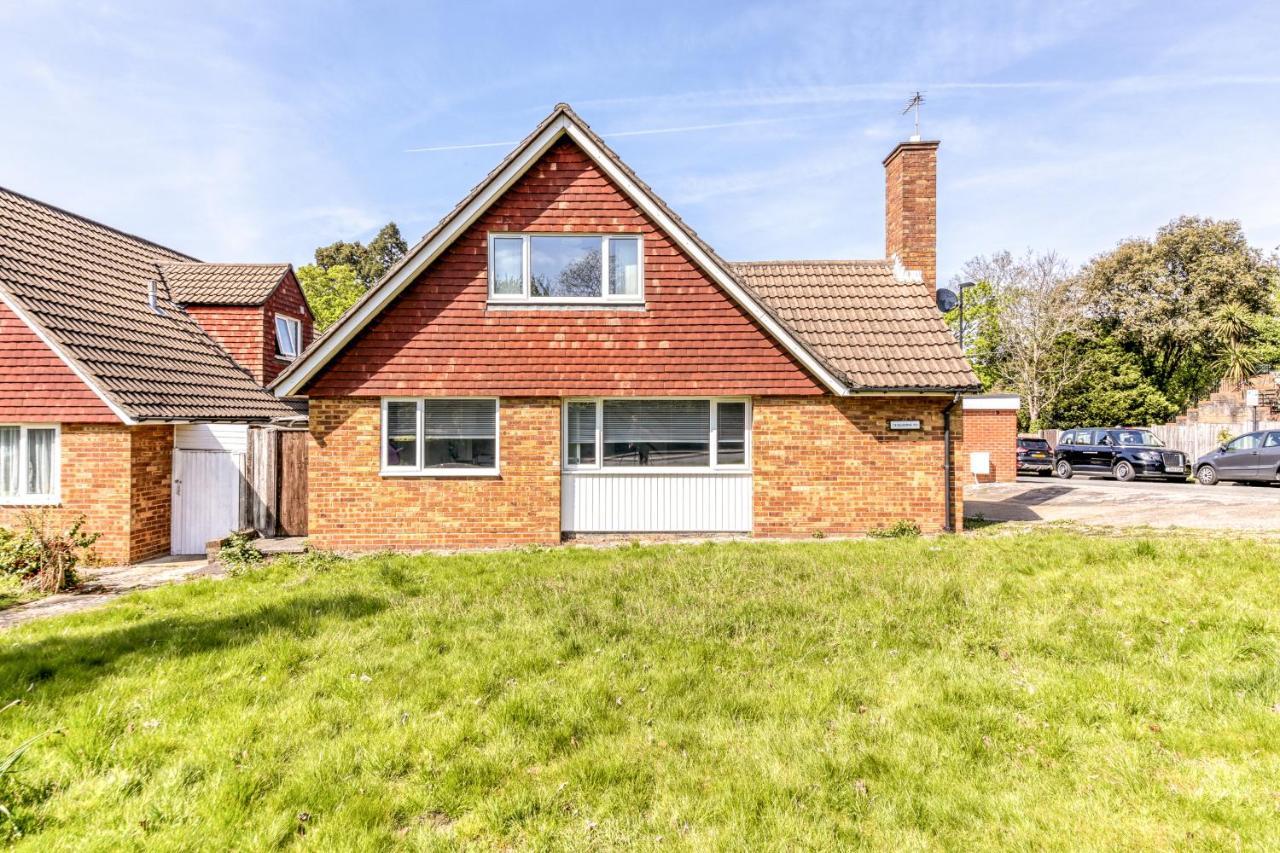 Contemporary 4 Bedroom Detached House With Parking And City Links クロイドン エクステリア 写真