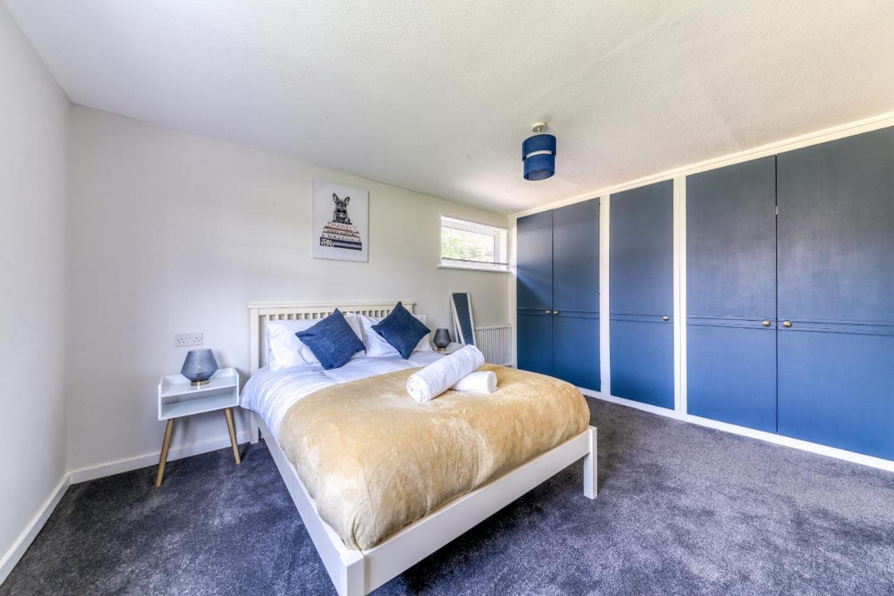 Contemporary 4 Bedroom Detached House With Parking And City Links クロイドン エクステリア 写真