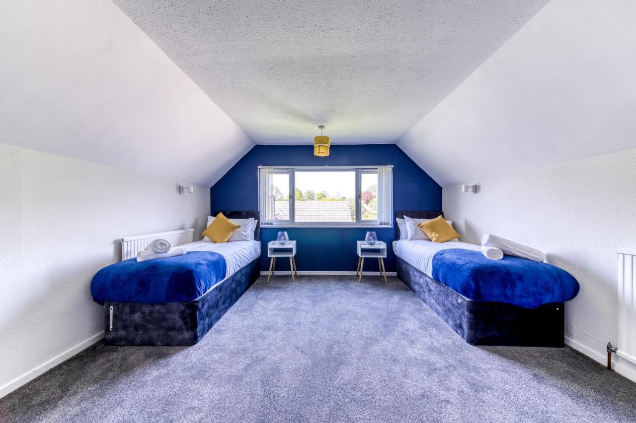 Contemporary 4 Bedroom Detached House With Parking And City Links クロイドン エクステリア 写真