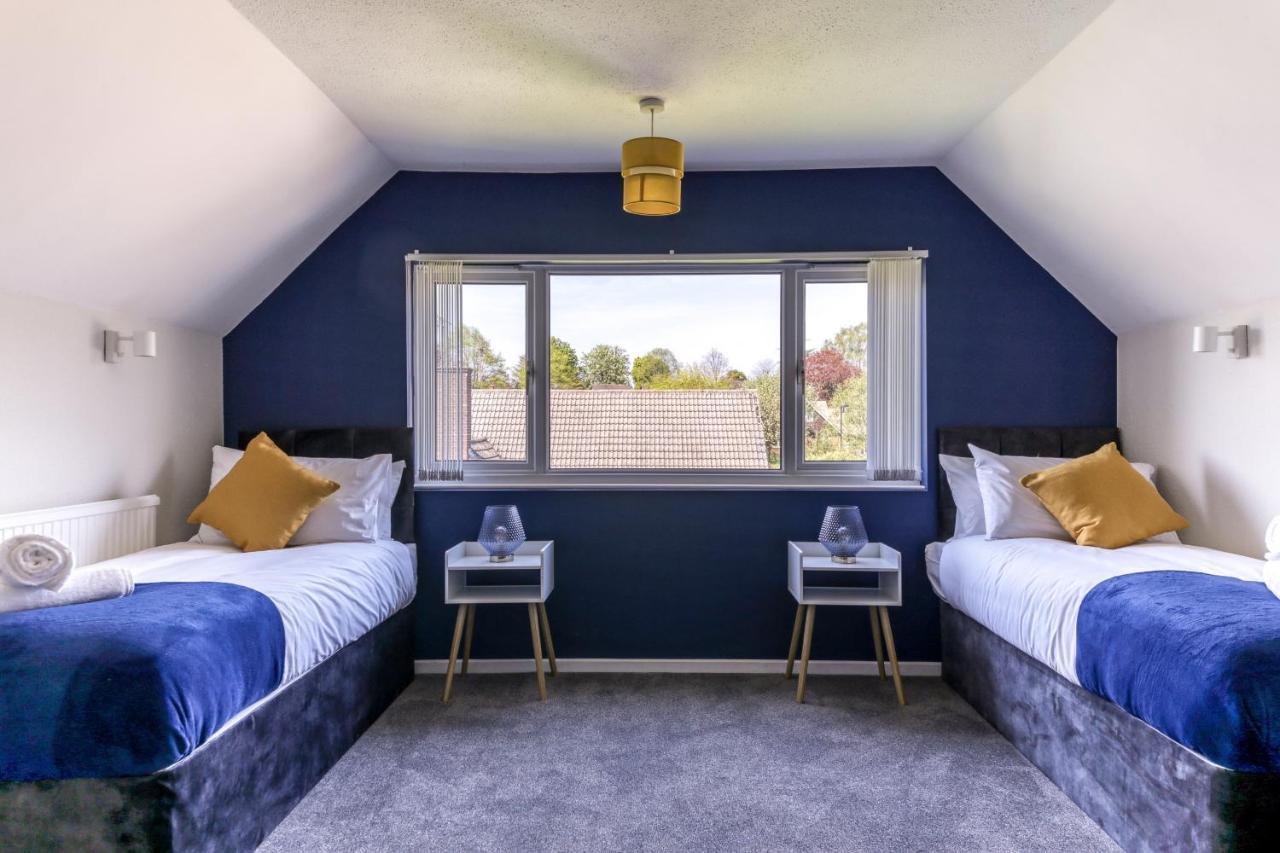 Contemporary 4 Bedroom Detached House With Parking And City Links クロイドン エクステリア 写真