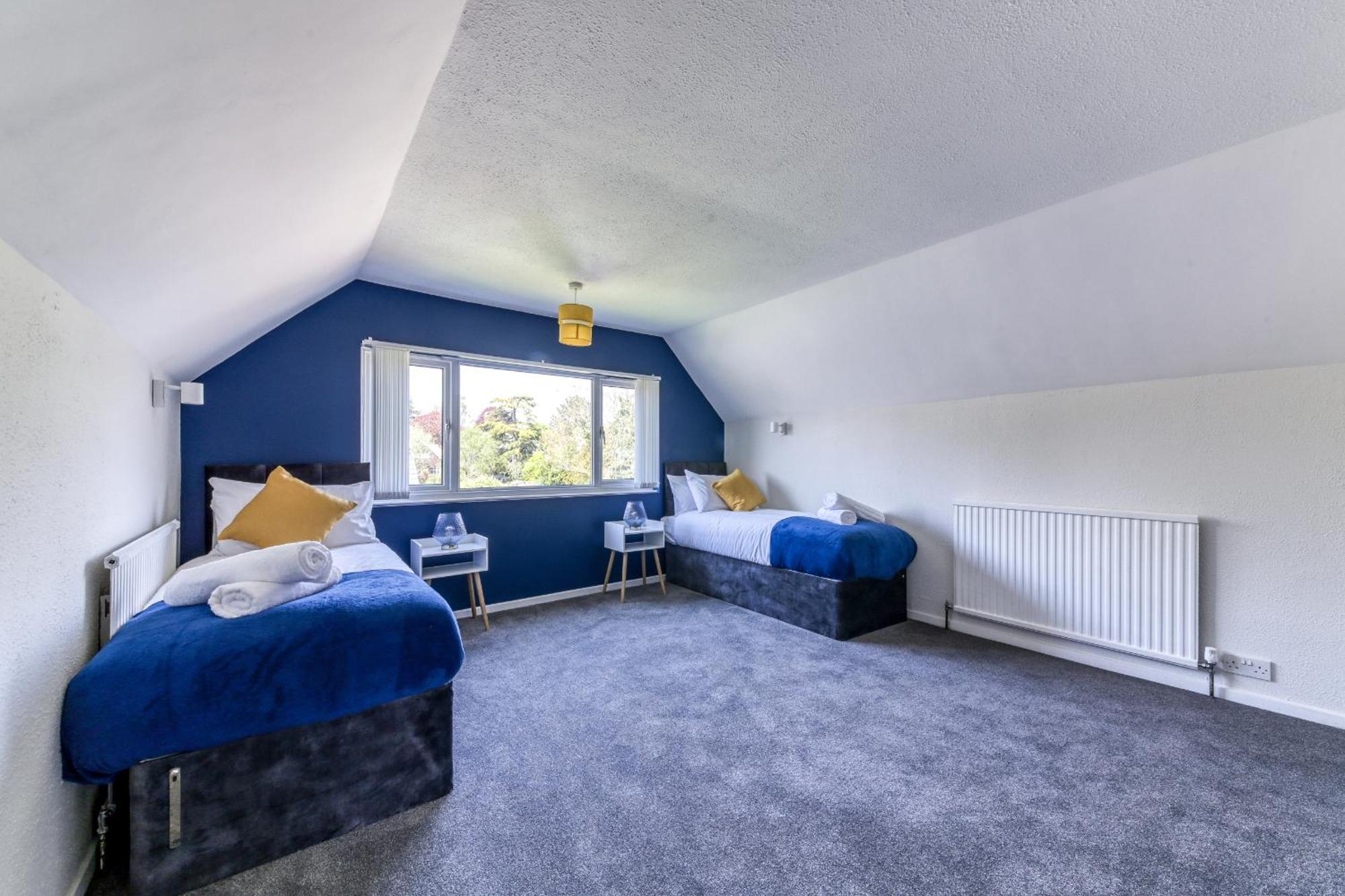 Contemporary 4 Bedroom Detached House With Parking And City Links クロイドン 部屋 写真